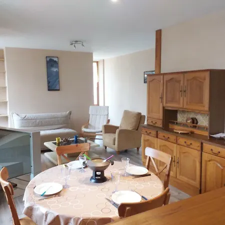 Bellevue Apartment *